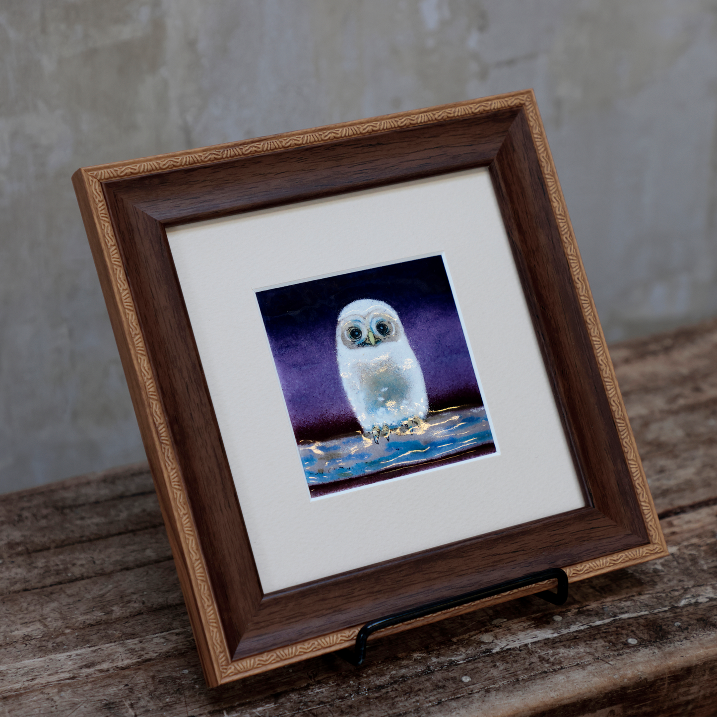 つぶらな瞳のフクロウ(紫)