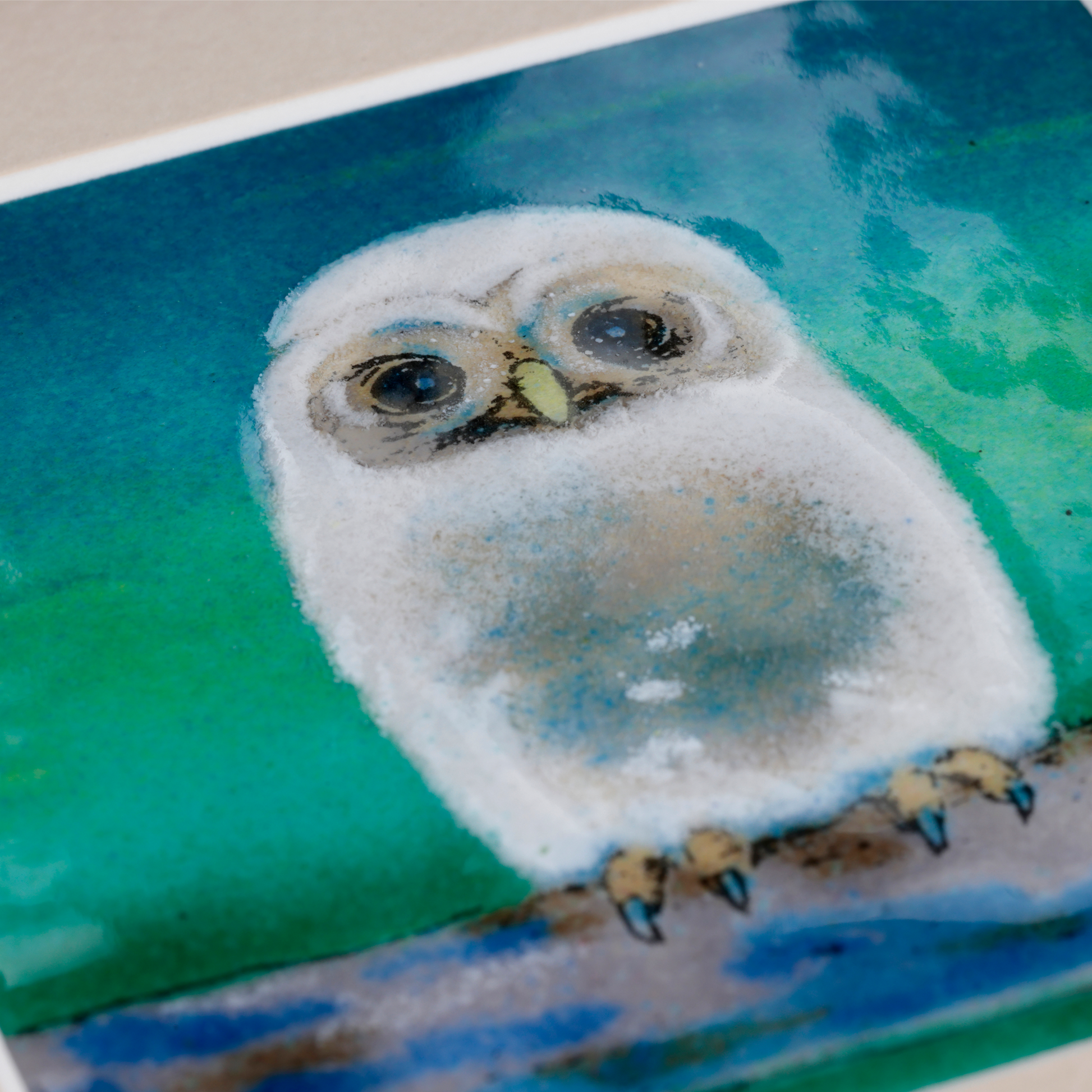 つぶらな瞳のフクロウ(緑) – 【京都・宇治】七宝焼絵画制作 つぶらな瞳のフクロウ(緑) – 【京都・宇治】七宝焼絵画制作